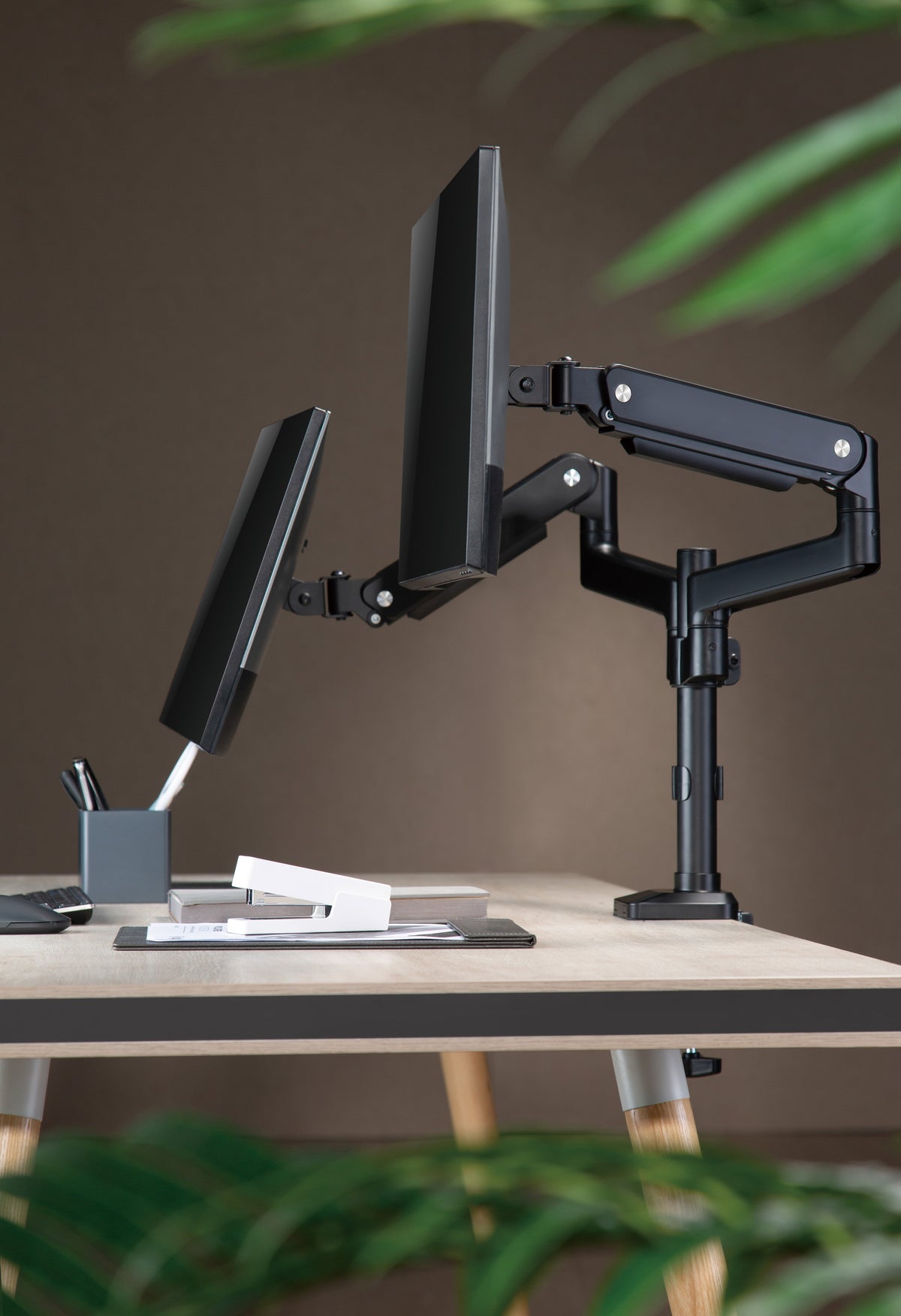 GAMEON GO-2045 Pole-Mounted Spring-Assisted Dual Monitor Arm For Gaming And Office Use, 17" - 32", Each Arm Up To 9 KG, Black
